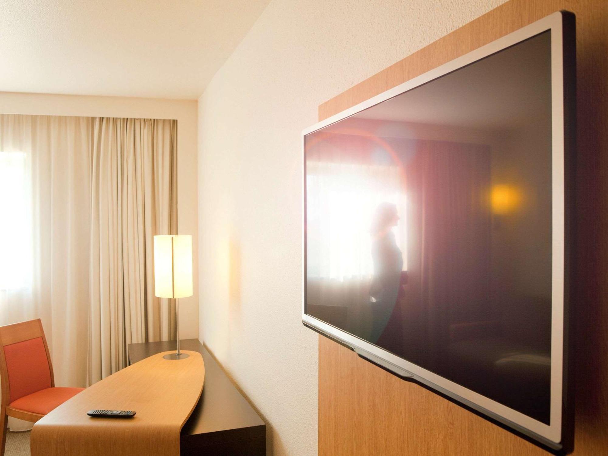 Novotel Manchester West Ворслі Екстер'єр фото